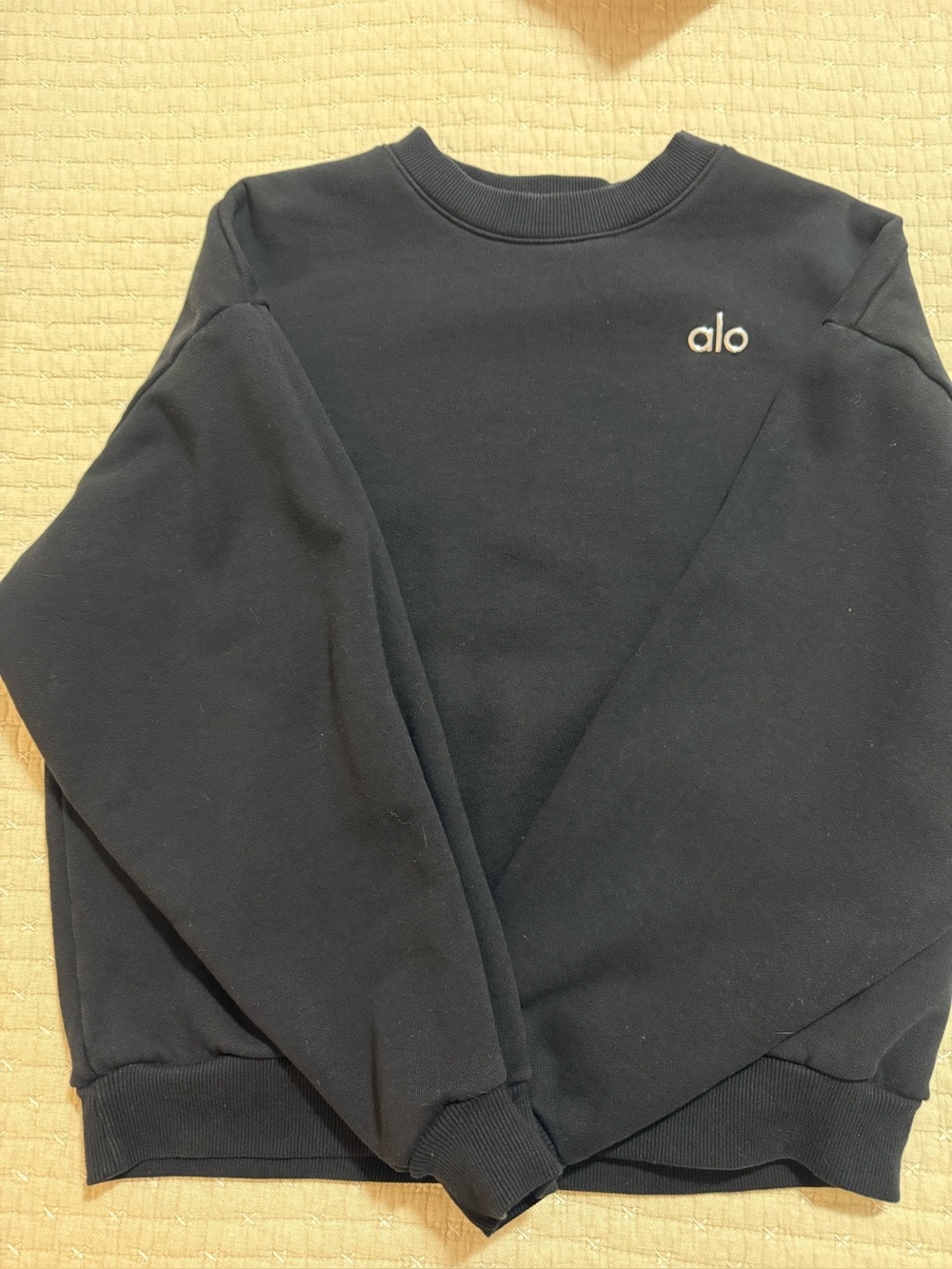 ALO Accolade Black Crewneck Sweatshirt with Contrasting Logo
